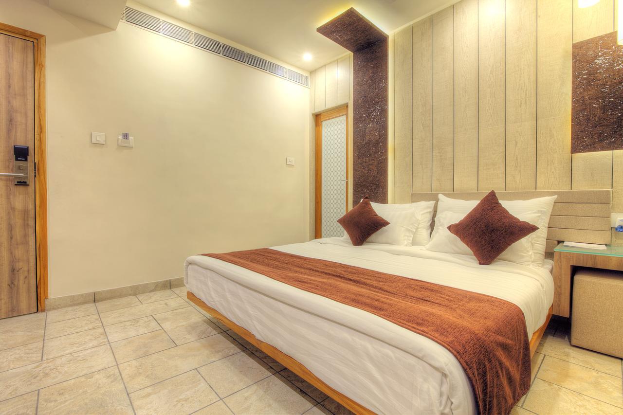 אחמדאבאד Scenaria Hotel מראה חיצוני תמונה