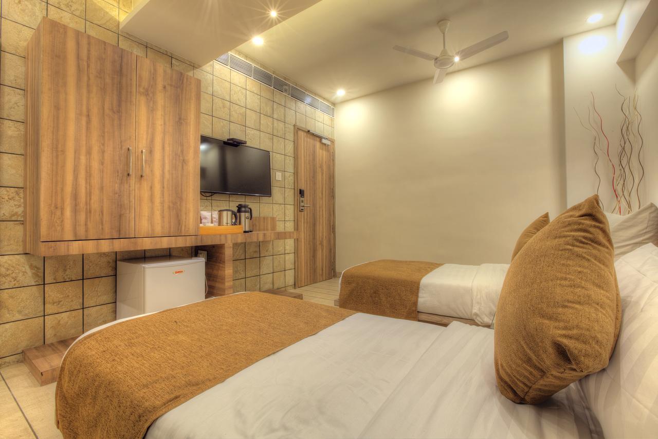 אחמדאבאד Scenaria Hotel מראה חיצוני תמונה