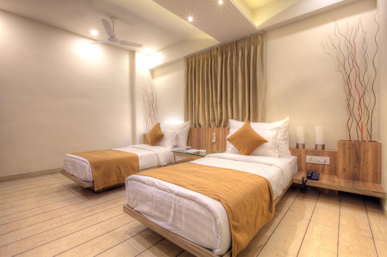 אחמדאבאד Scenaria Hotel מראה חיצוני תמונה