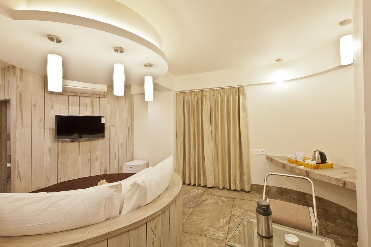 אחמדאבאד Scenaria Hotel מראה חיצוני תמונה