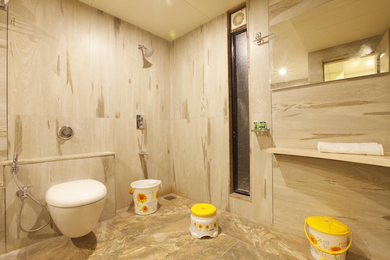 אחמדאבאד Scenaria Hotel מראה חיצוני תמונה