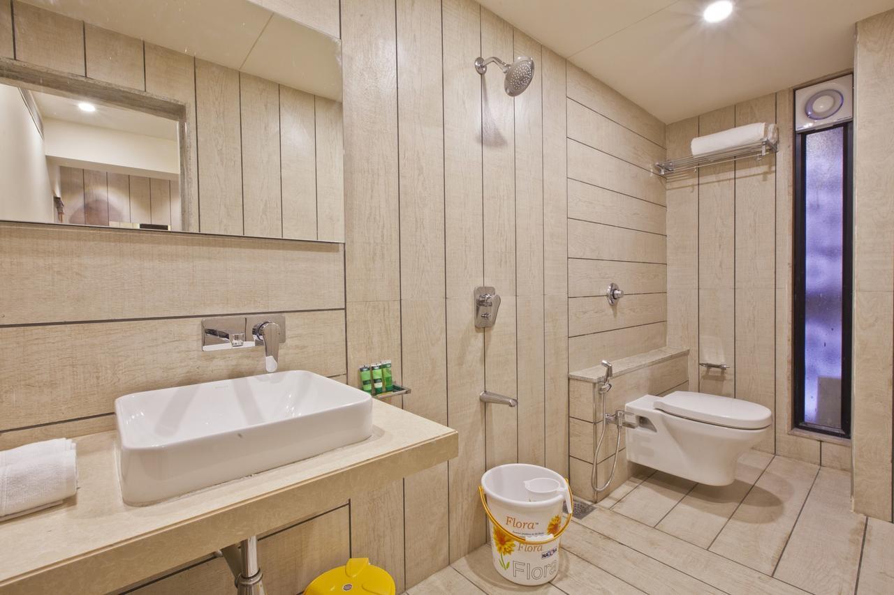 אחמדאבאד Scenaria Hotel מראה חיצוני תמונה
