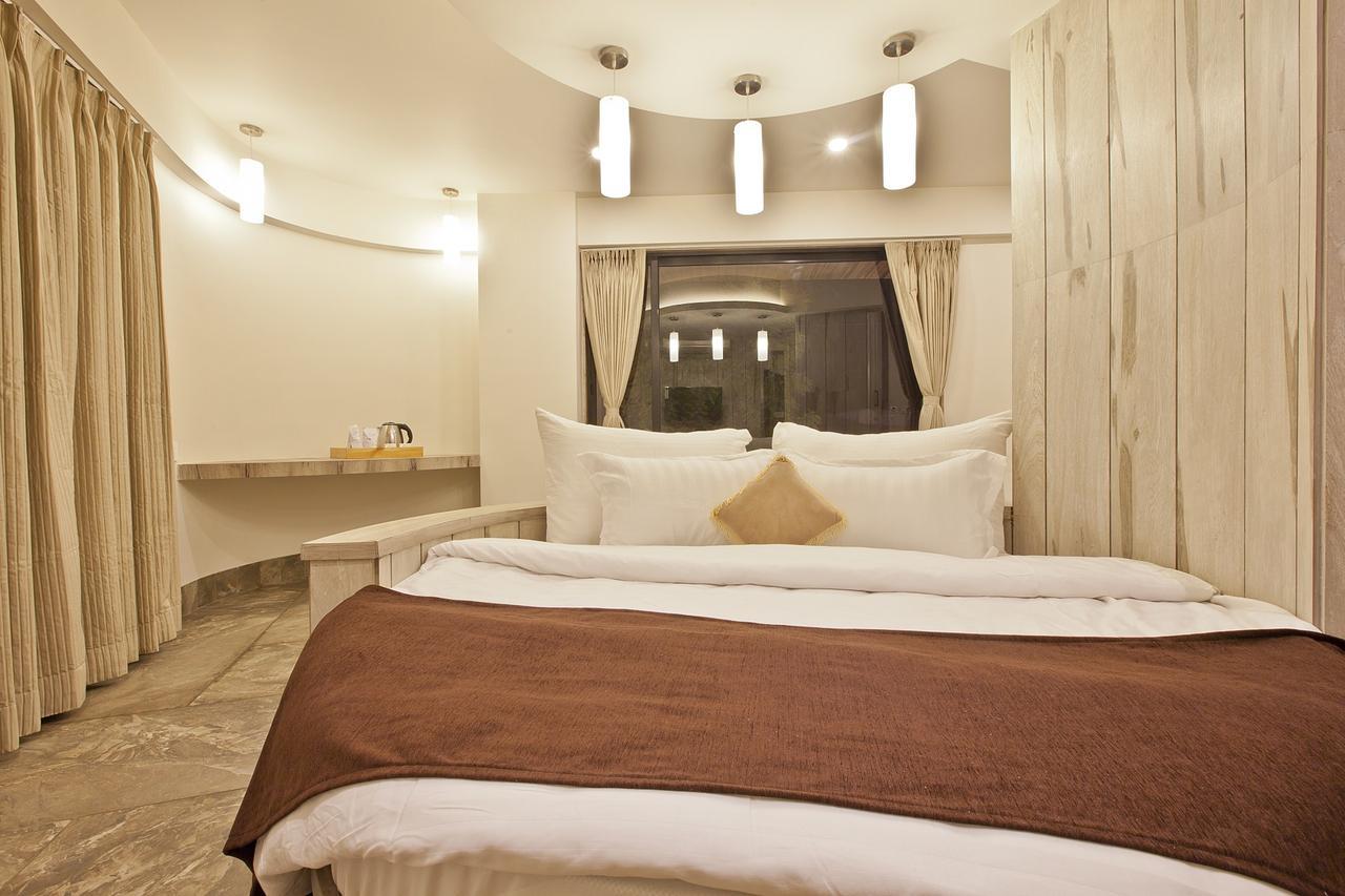 אחמדאבאד Scenaria Hotel מראה חיצוני תמונה