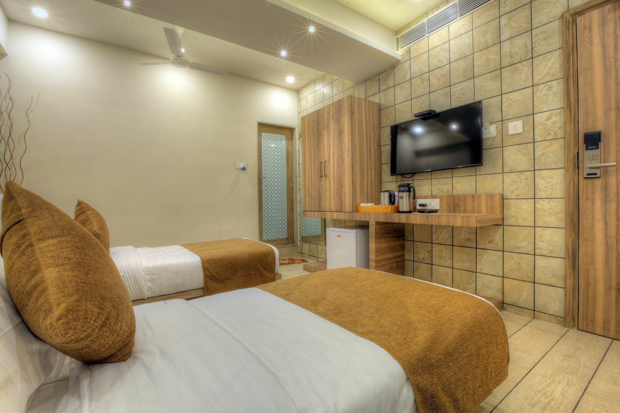 אחמדאבאד Scenaria Hotel מראה חיצוני תמונה