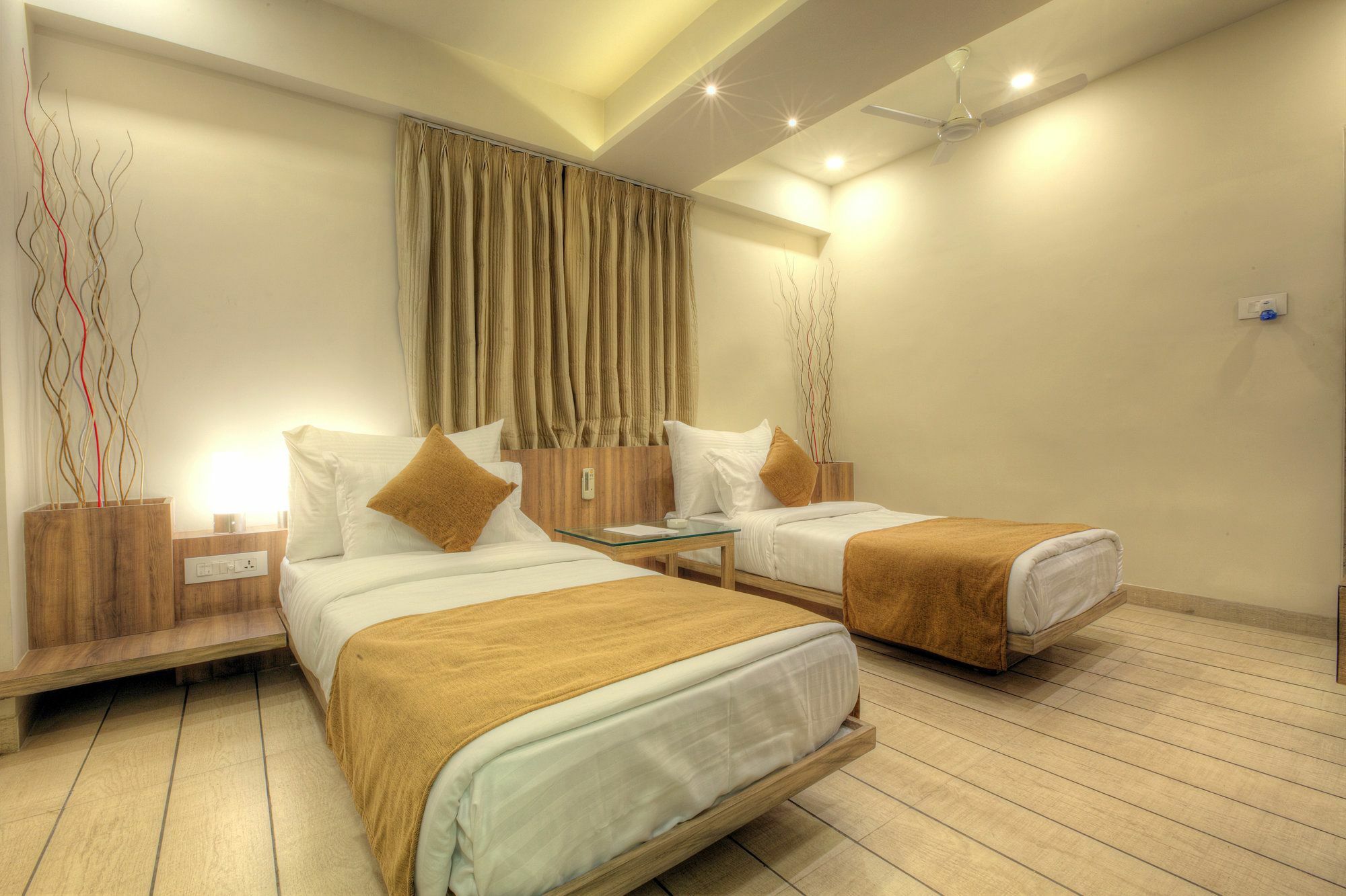 אחמדאבאד Scenaria Hotel מראה חיצוני תמונה